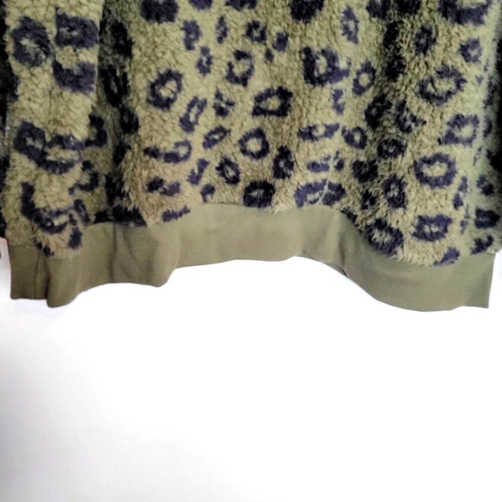 Workshop Republic Clothing Top Leopard Green Sherpa Sweatshirt Women SIze 2X - Picture 10 of 13